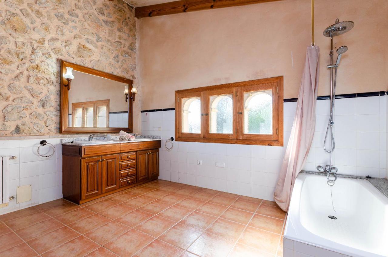 Yourhouse Deulosal, In Rural House With Pool