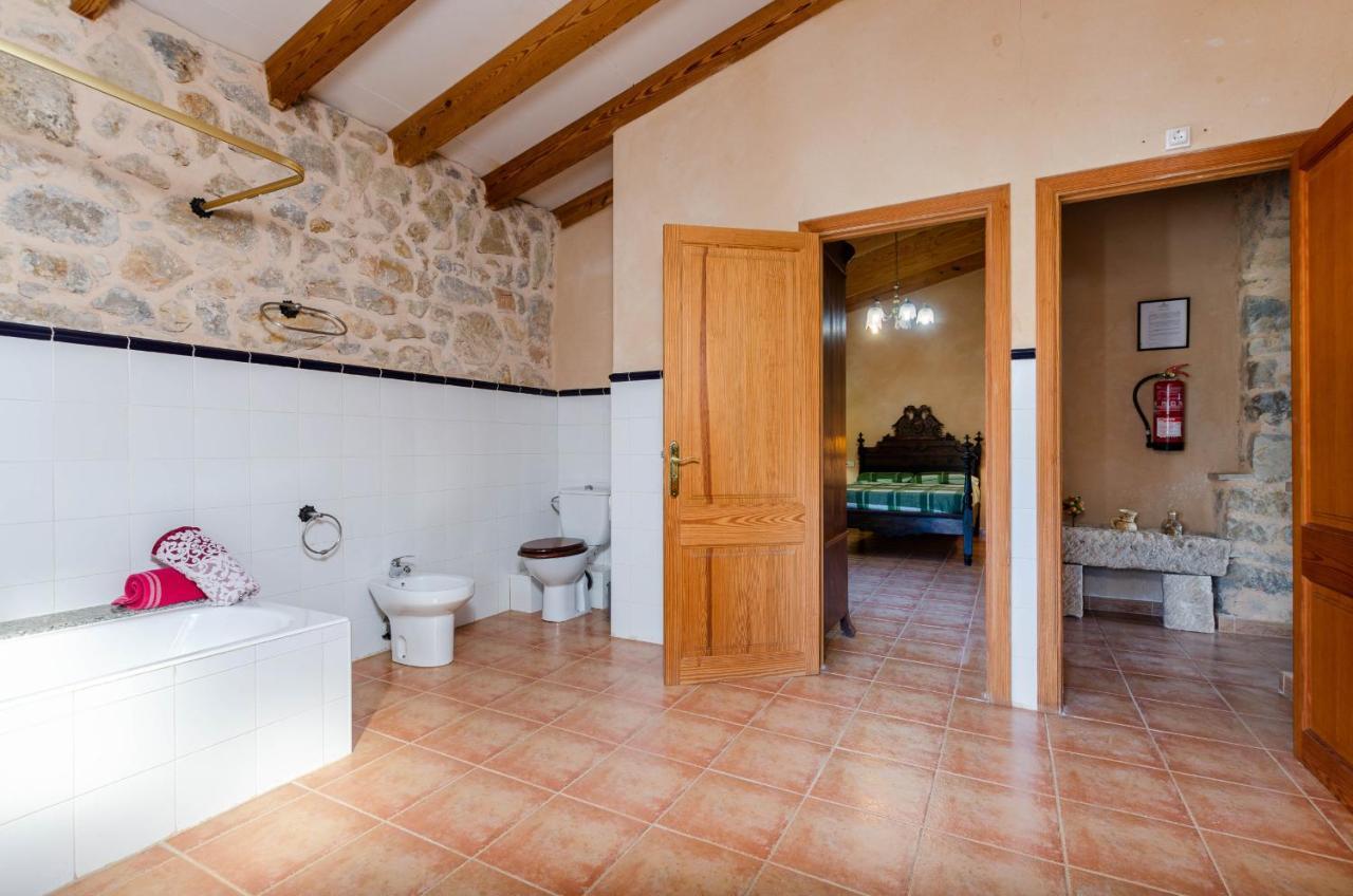 Yourhouse Deulosal, In Rural House With Pool